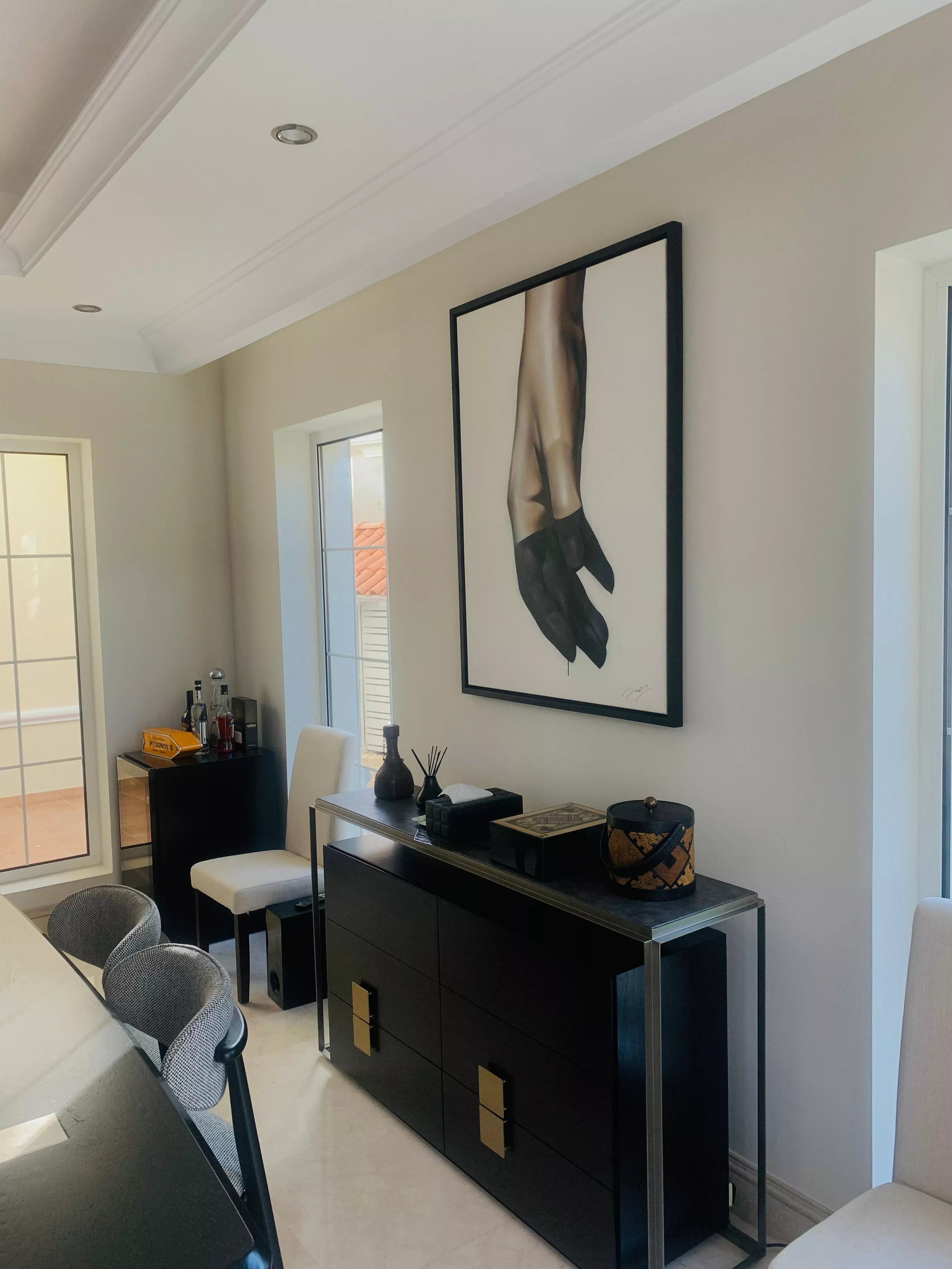 Top Professional Picture Frames Artwork hangers in Dubai